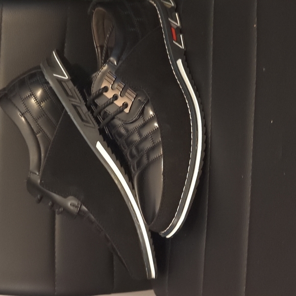 ?Swaggy NEVER WORN UNISEX Harvards - Hybrid Leather Shoes 1Black Size 6
